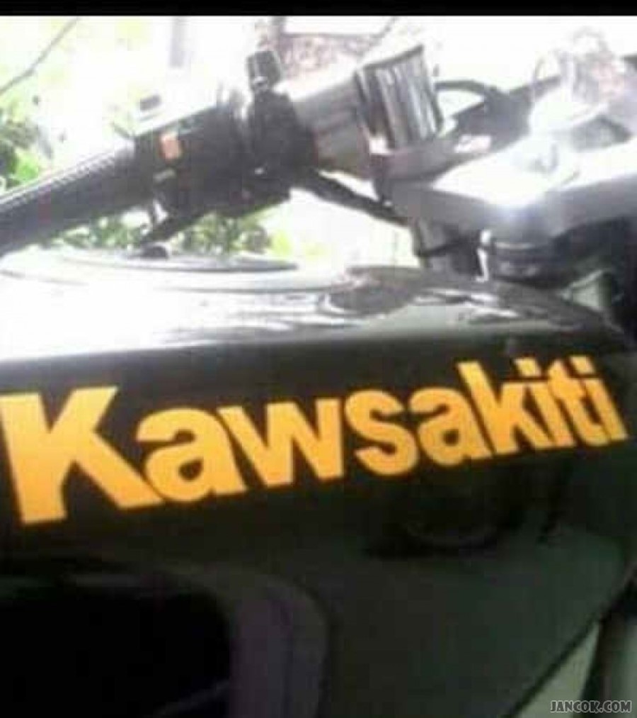 Plesetan Merk Motor yang kocak ini bikin geleng-geleng kepala